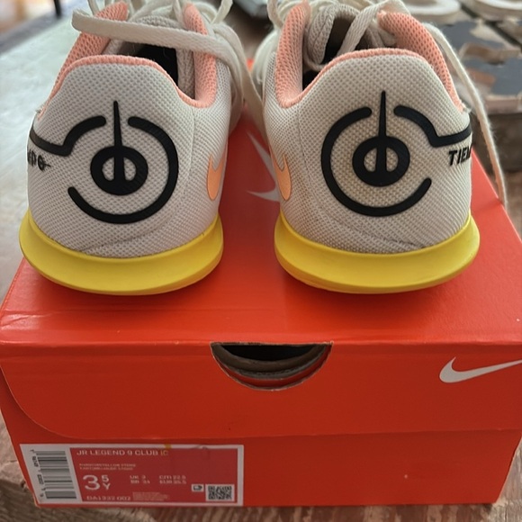 Nike Tiempo Indoor Soccer Shoes boys size 3.5Y - Picture 7 of 7
